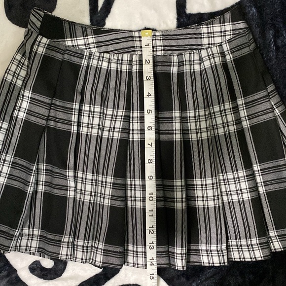Forever 21 Black and White Plaid Skirt, Size Small - Picture 7 of 7